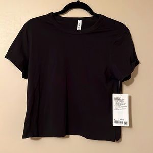 Classic-Fit
Cotton-Blend Tee
Black